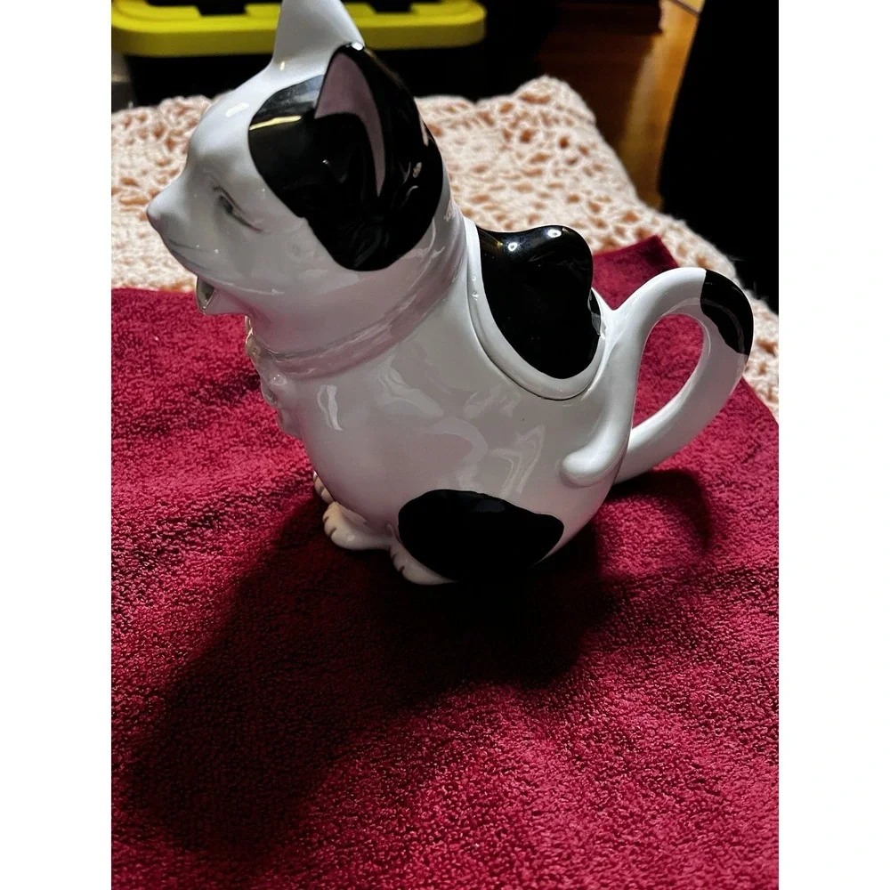 Black & White Teapot Or Creamer Ceramic Kitty With Kid Collectable [P]